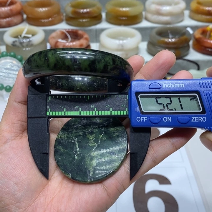 未镶嵌手镯石英岩玉