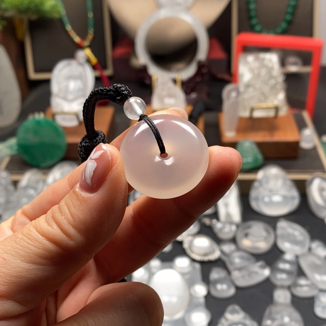 石英质玉未镶嵌颈饰