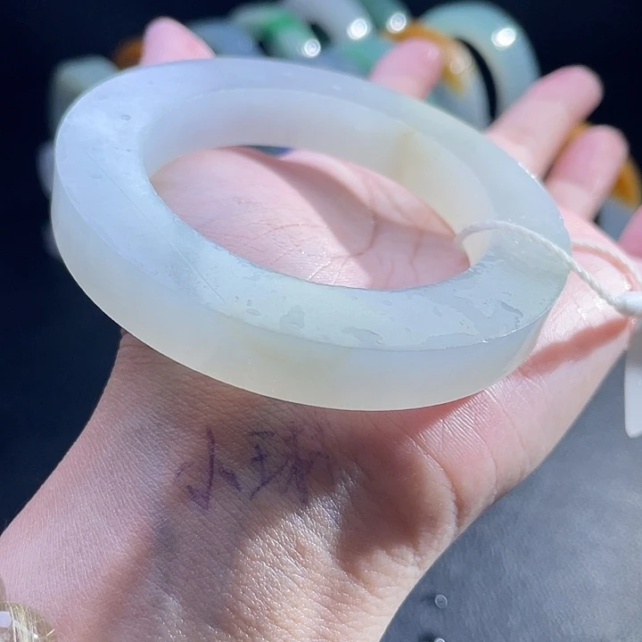 未镶嵌翡翠手镯定制翡翠