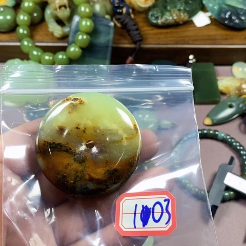 未镶嵌蛇纹石玉颈饰