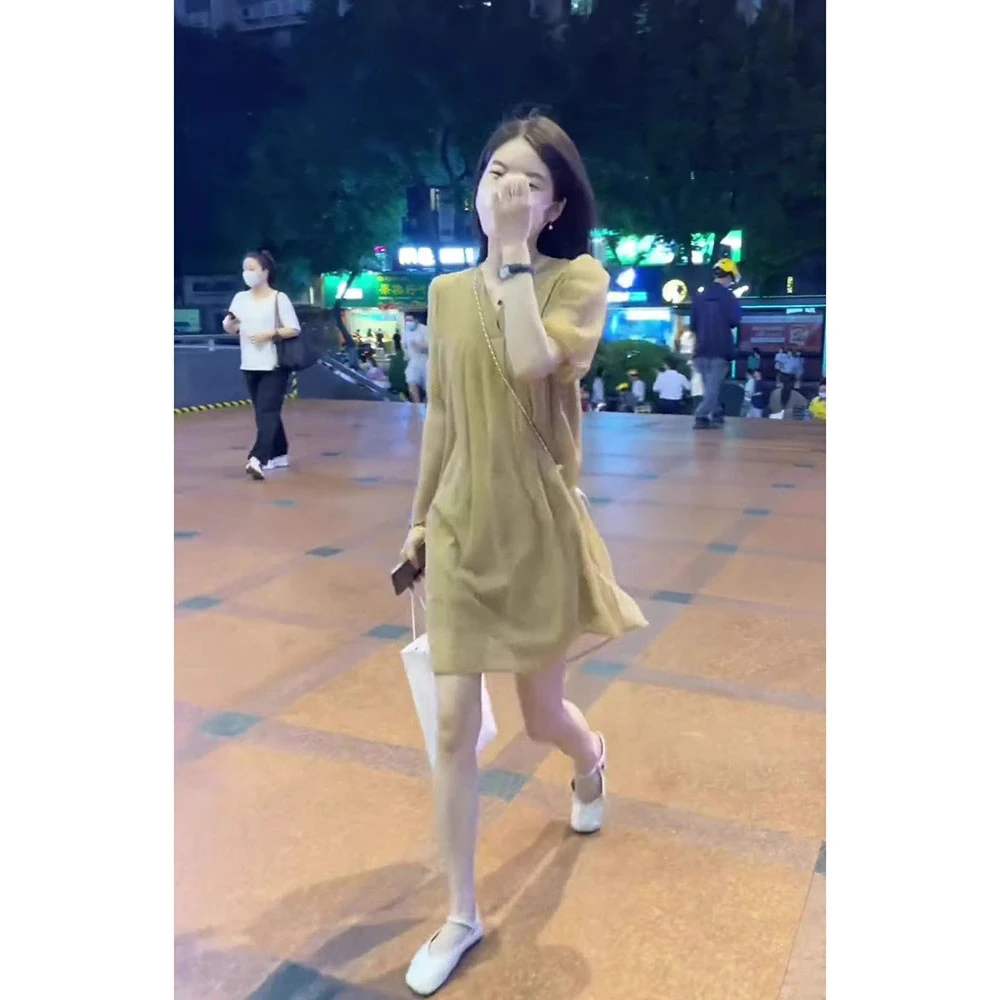 2025年夏季新款撞色V领短袖时尚洋气设计感百搭宽松连衣裙女ins潮