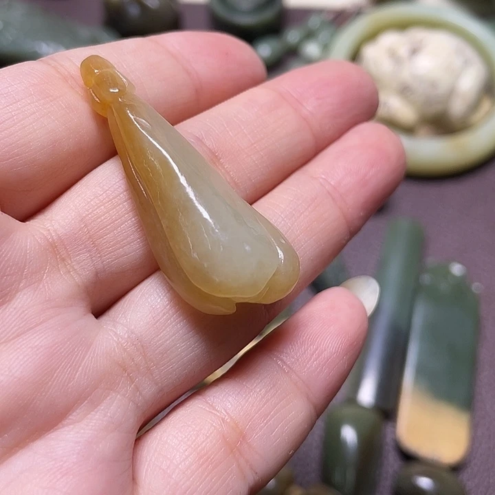 岫岩河磨玉（透闪石质玉）未镶嵌颈饰