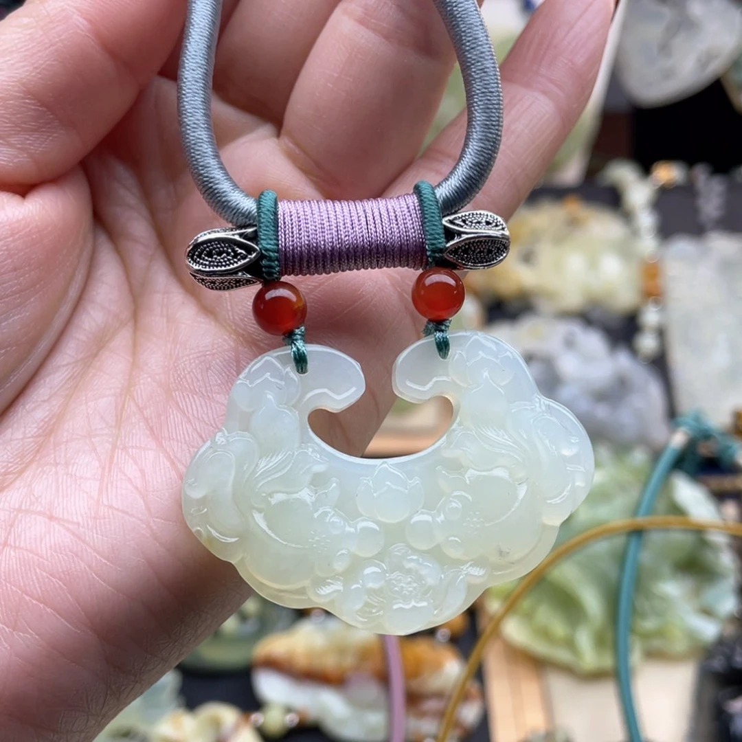 蛇纹石玉颈饰未镶嵌