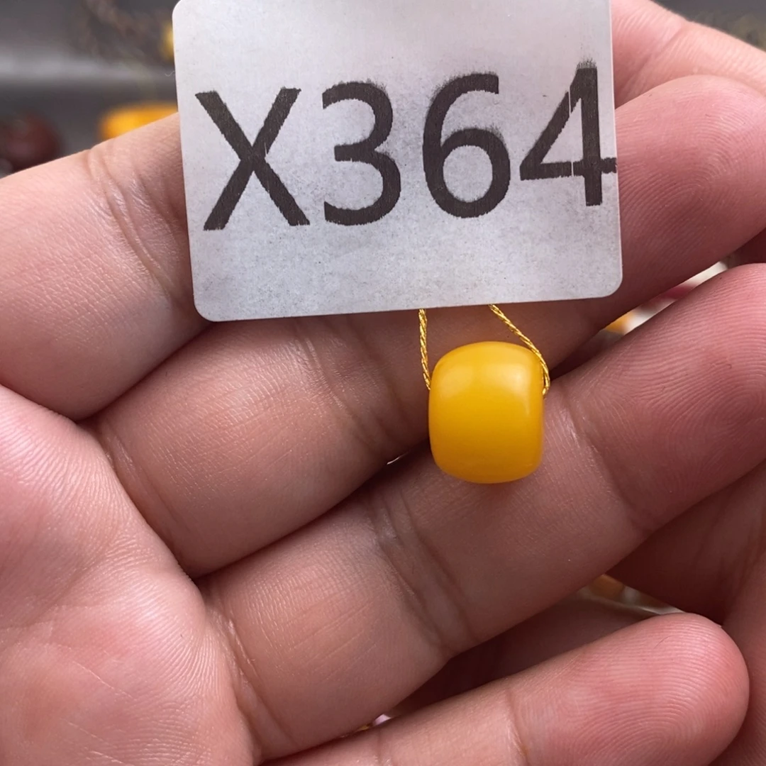 蜜蜡未镶嵌珠宝奇石