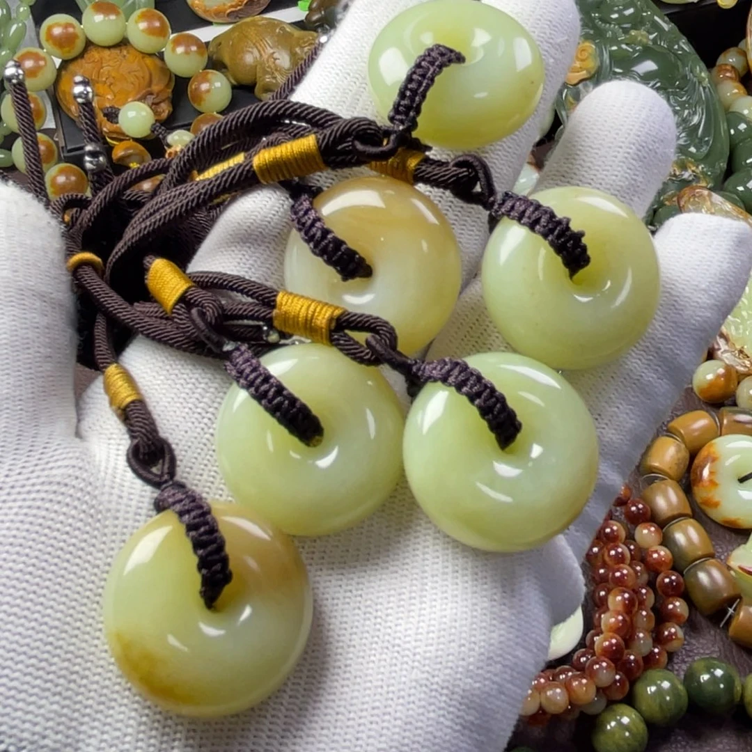 岫岩老玉（透闪石质玉）未镶嵌颈饰