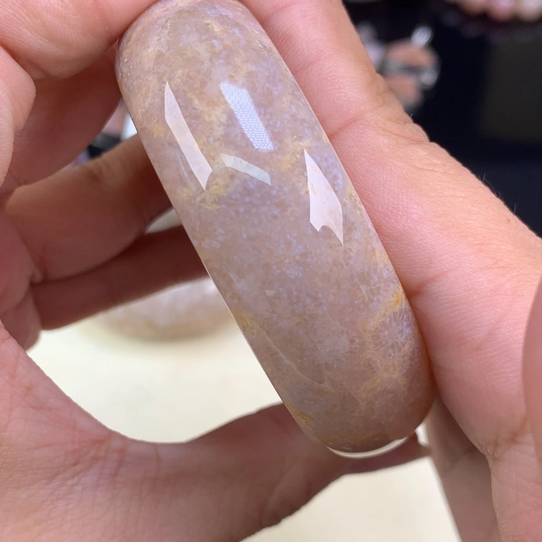 【闪购商品】颈饰未镶嵌硅化珊瑚（珊瑚玉）61号精美手镯54.5圈