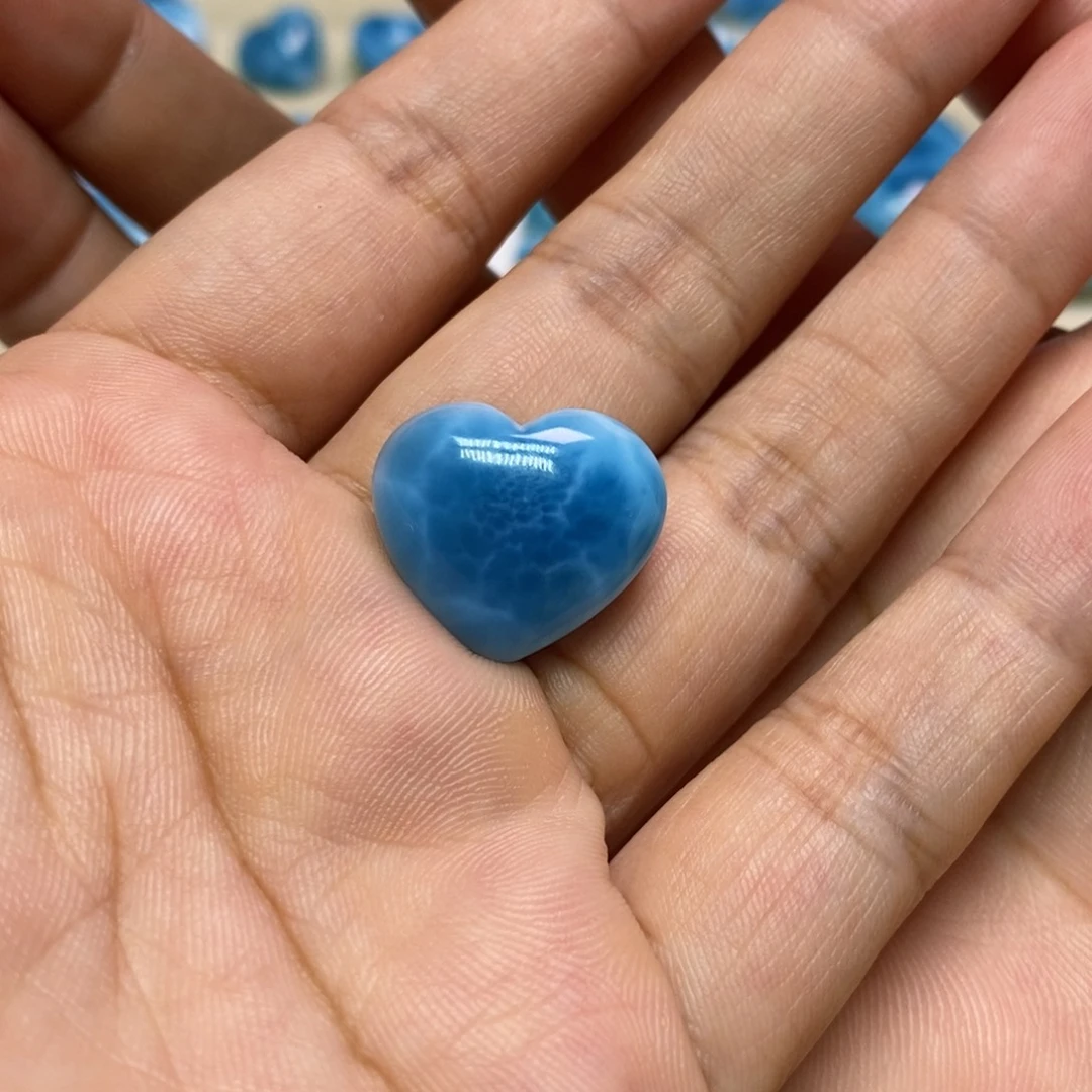 未镶嵌针钠钙石（海纹石）颈饰