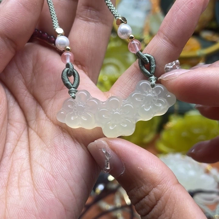 蛇纹石玉未镶嵌吊坠