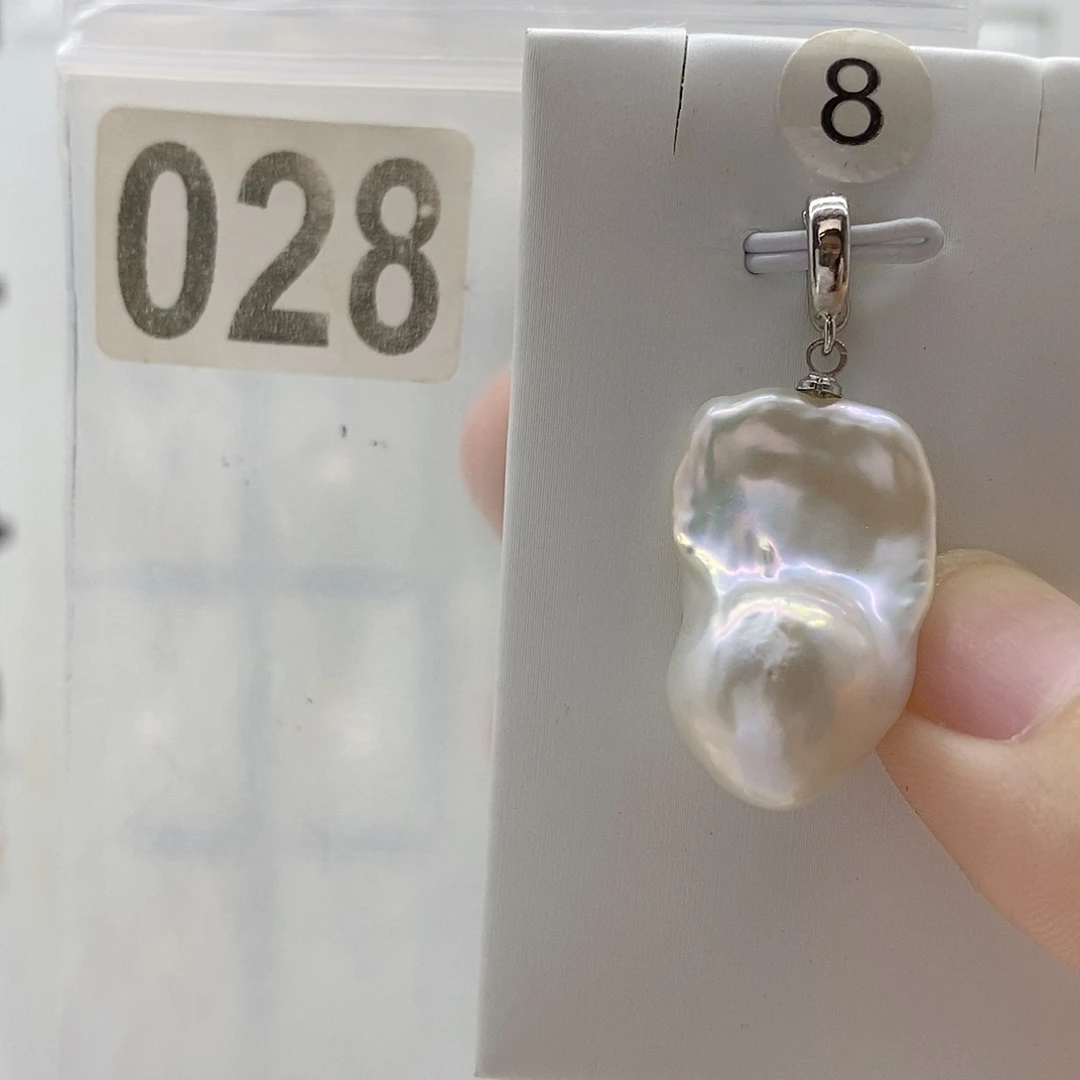 天***室合金淡水珍珠颈饰