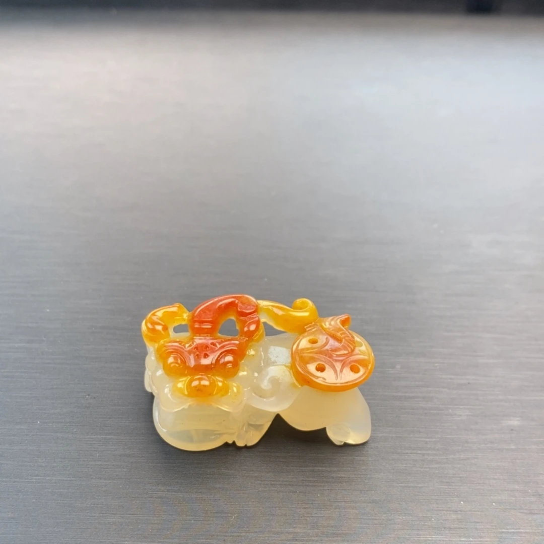 石英质玉（黄龙玉）未镶嵌颈饰