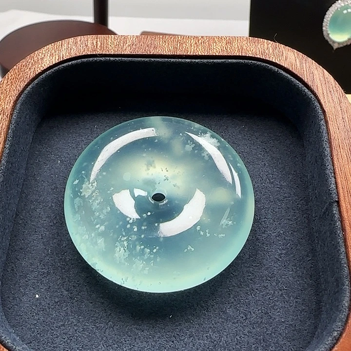 辣***k未镶嵌蛇纹石玉颈饰