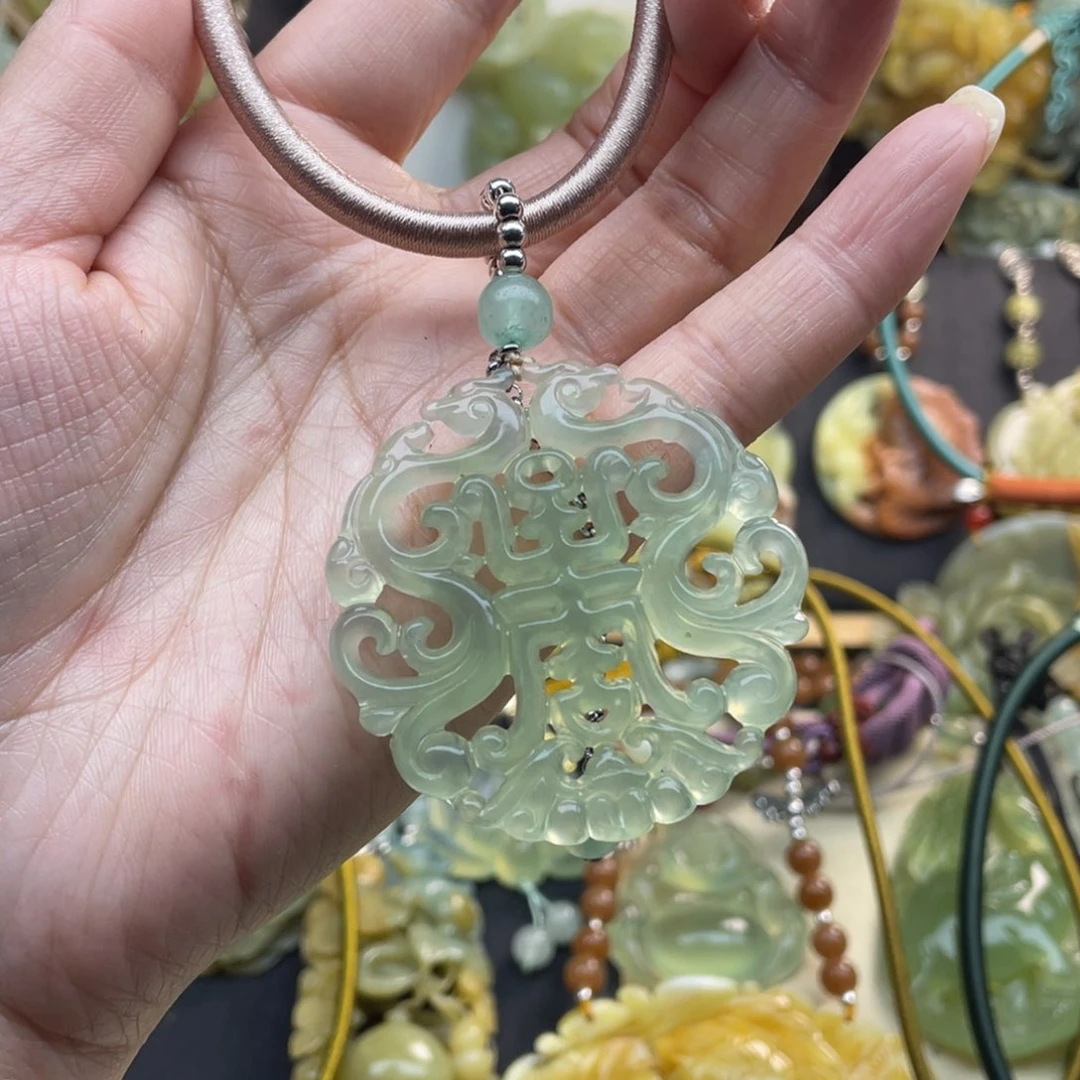 蛇纹石玉颈饰未镶嵌