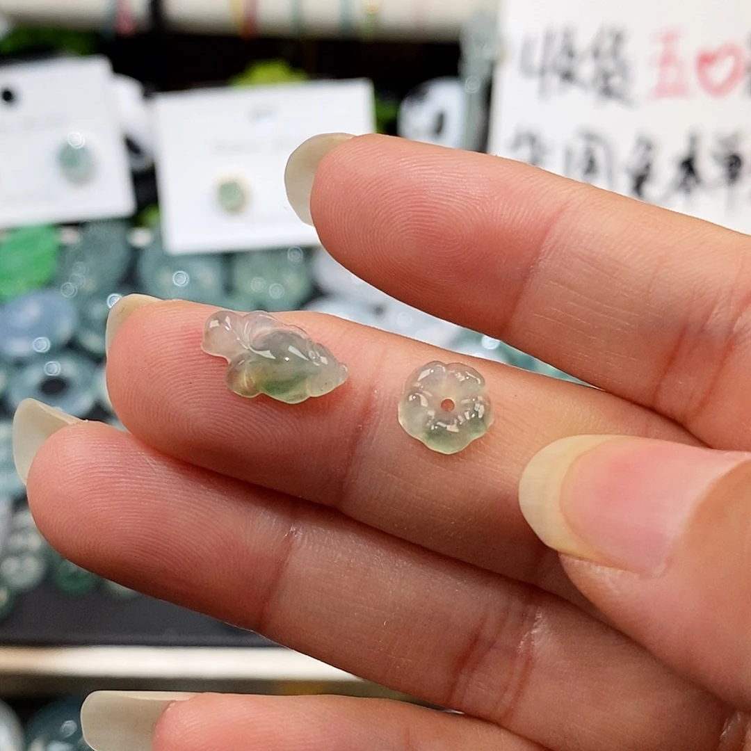 翡翠未镶嵌颈饰飘花金鱼小花
