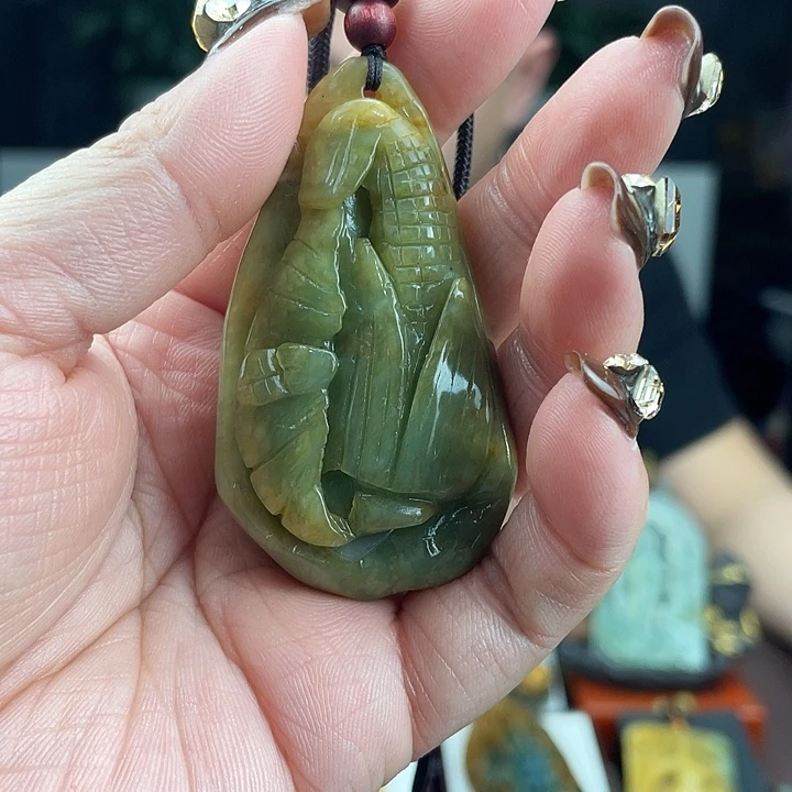 蛇纹石玉未镶嵌颈饰