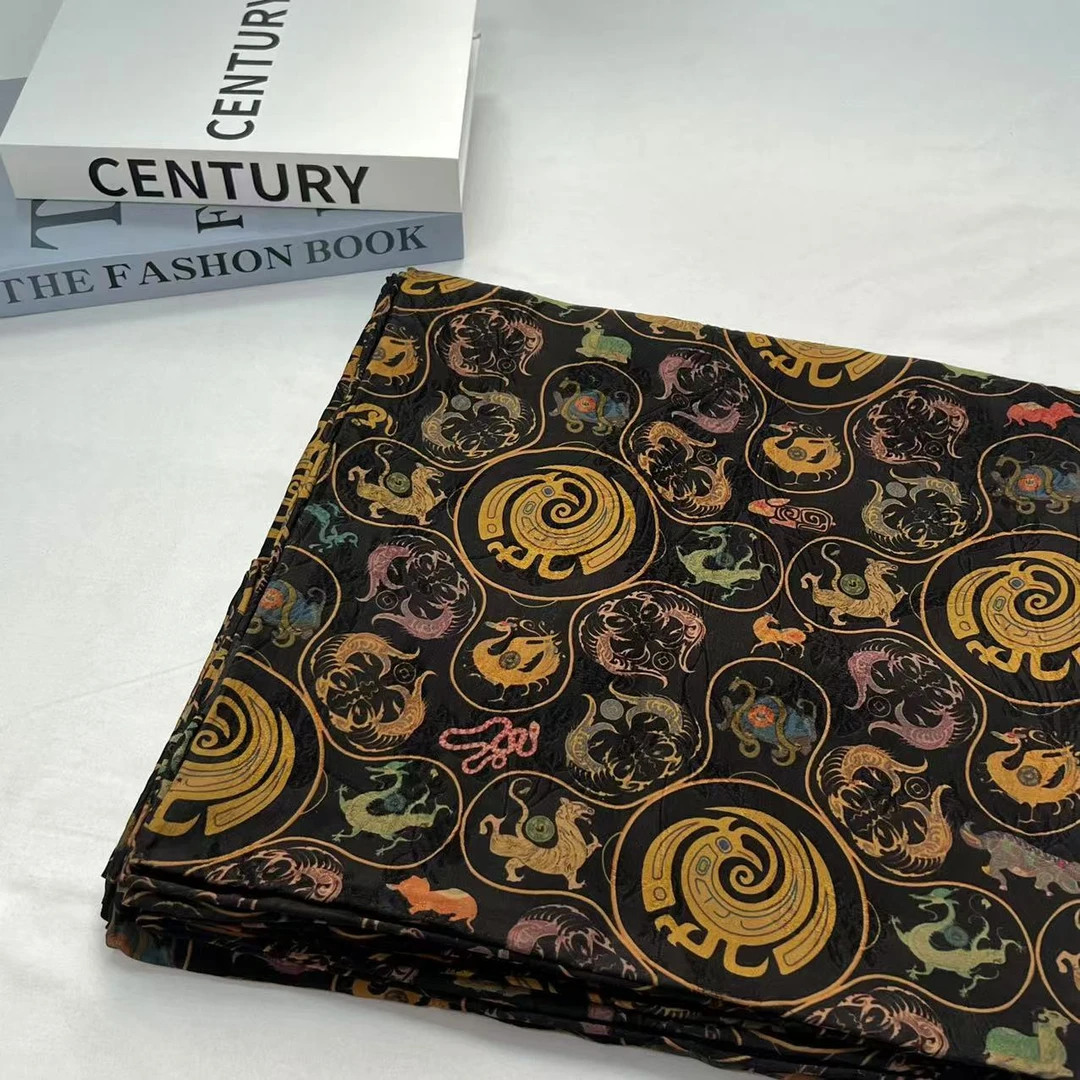 160香云纱冠乐绉方巾-玉盘祥龙