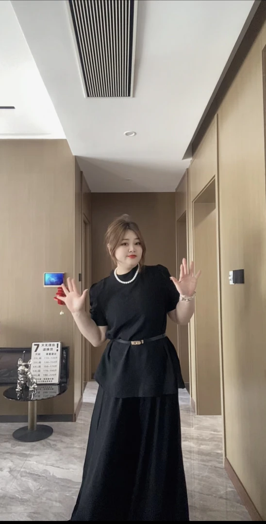 月蒙家-2025新款大码胖mm小领口宽松遮肉显瘦上衣+高腰阔腿裤套装