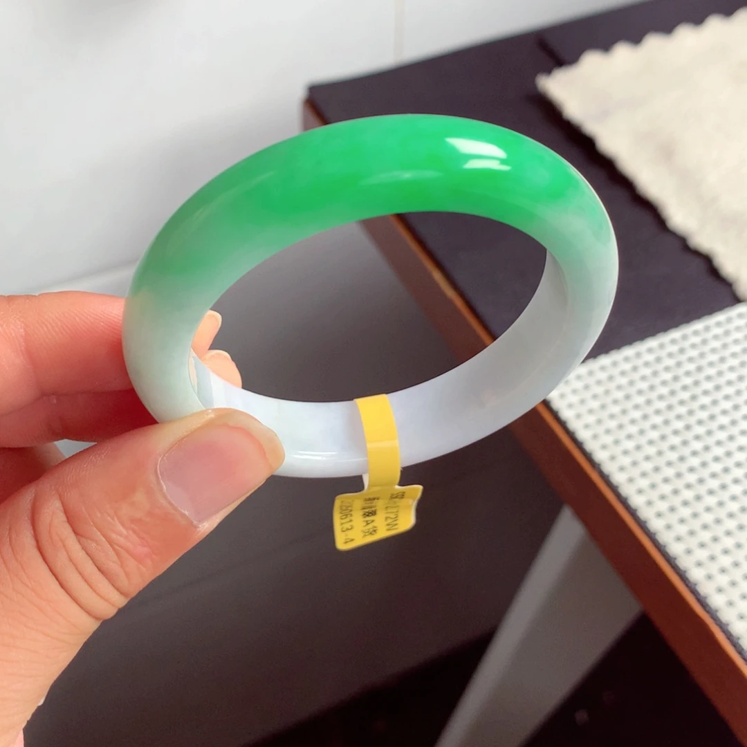 翡翠手镯未镶嵌缅甸翡翠