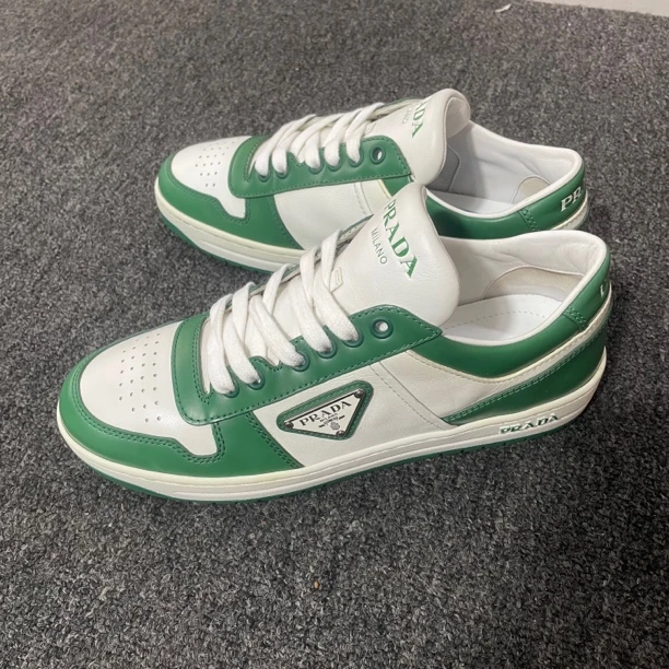 99新 Prada/普拉达 Downtown金属三角标白绿板鞋38码99新公价9800
