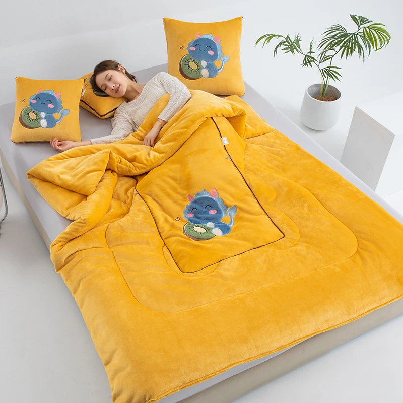 十二生肖牛奶绒加厚多功能抱枕被子两用汽车载沙发午睡被枕学生被