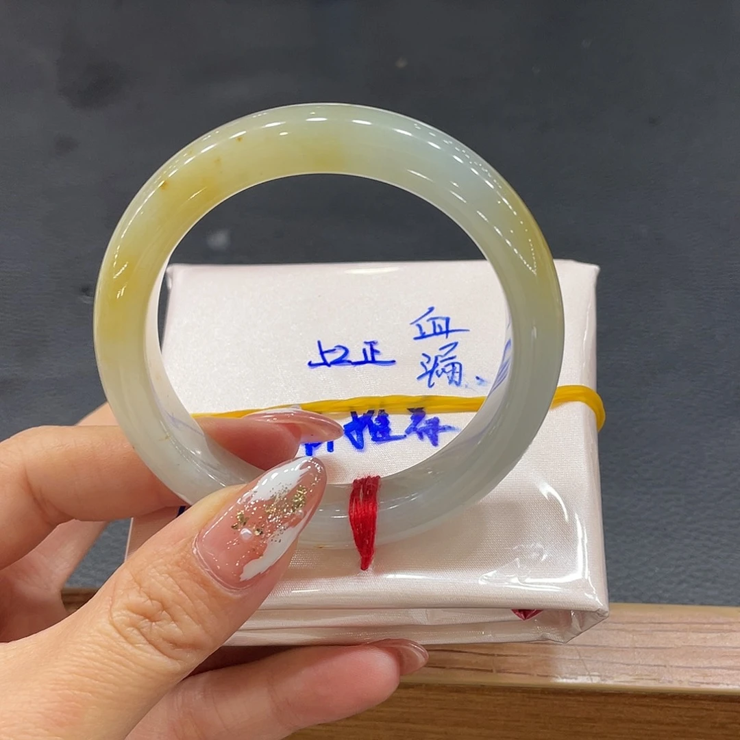 翡翠手镯未镶嵌天然翡翠