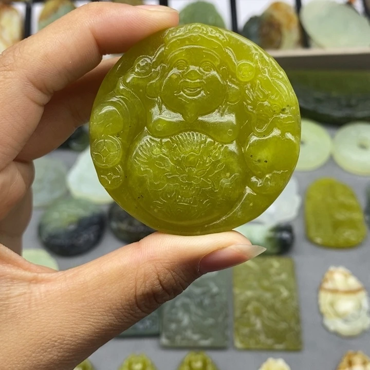 郭***）蛇纹石玉未镶嵌颈饰