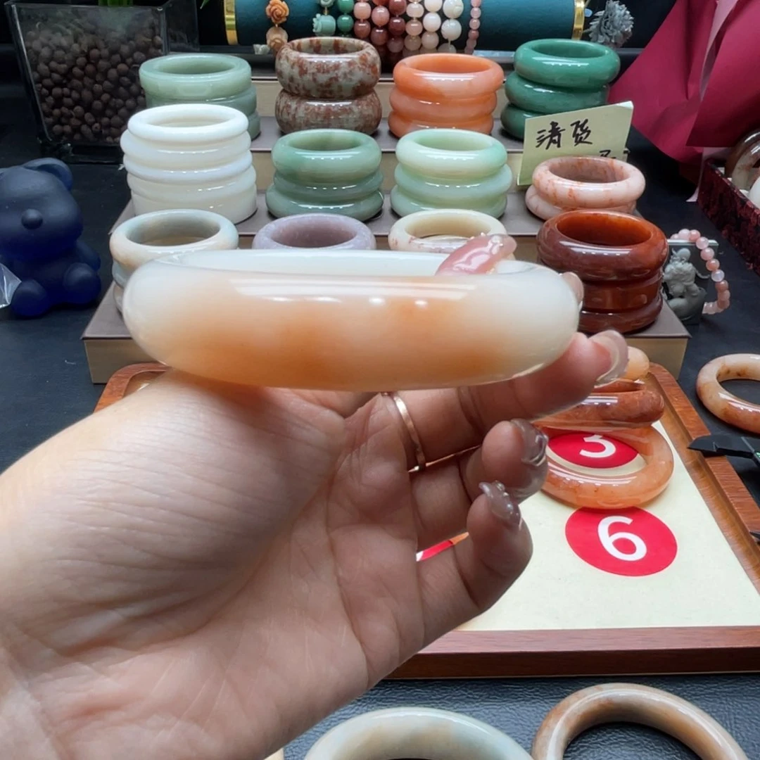 石英质玉未镶嵌手镯小*子