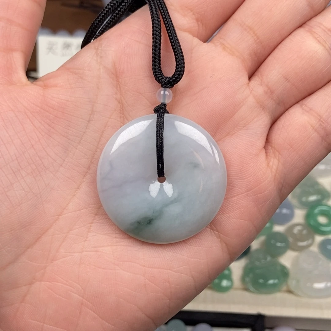 翡翠未镶嵌颈饰平安扣