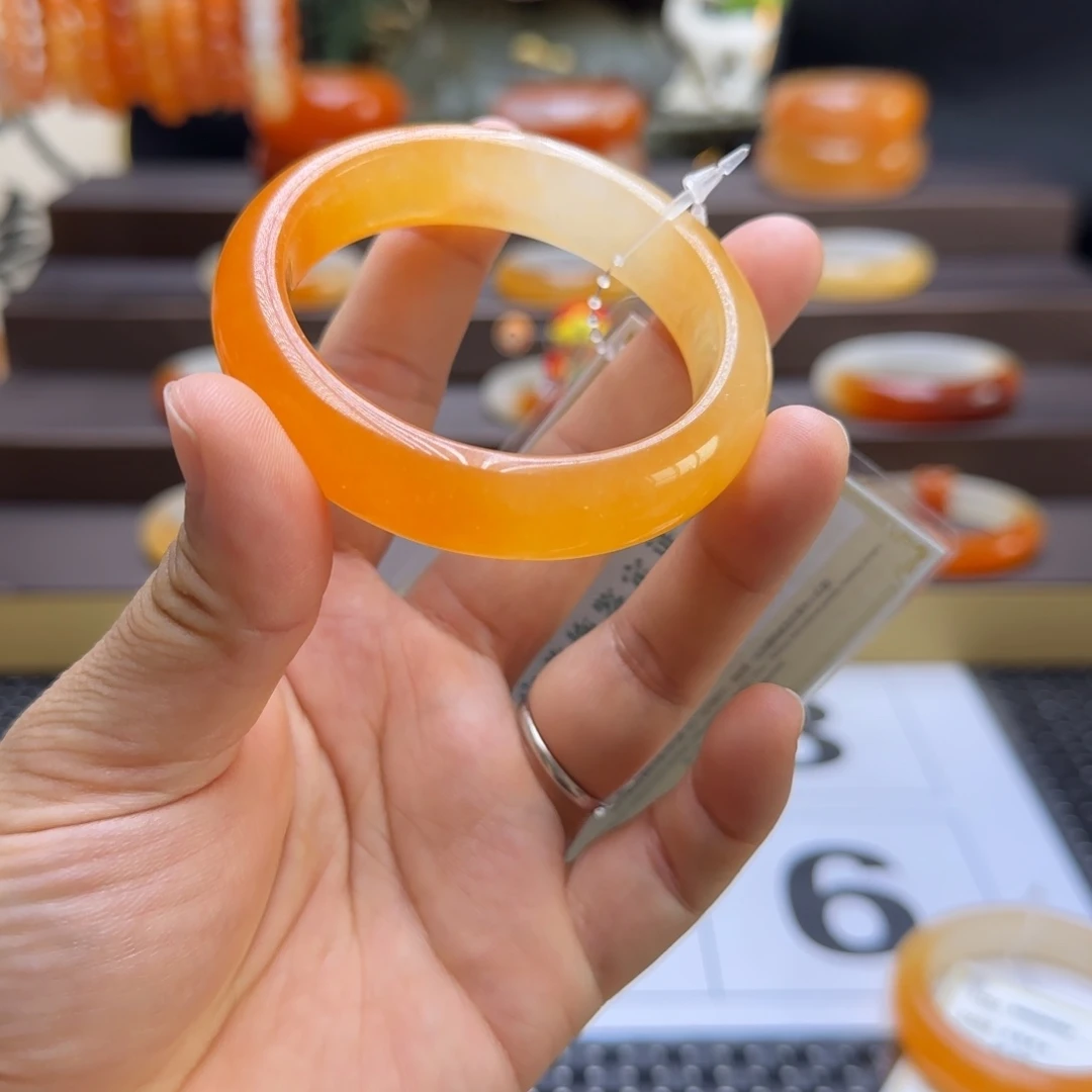 小***小未镶嵌石英质玉（黄龙玉）手镯