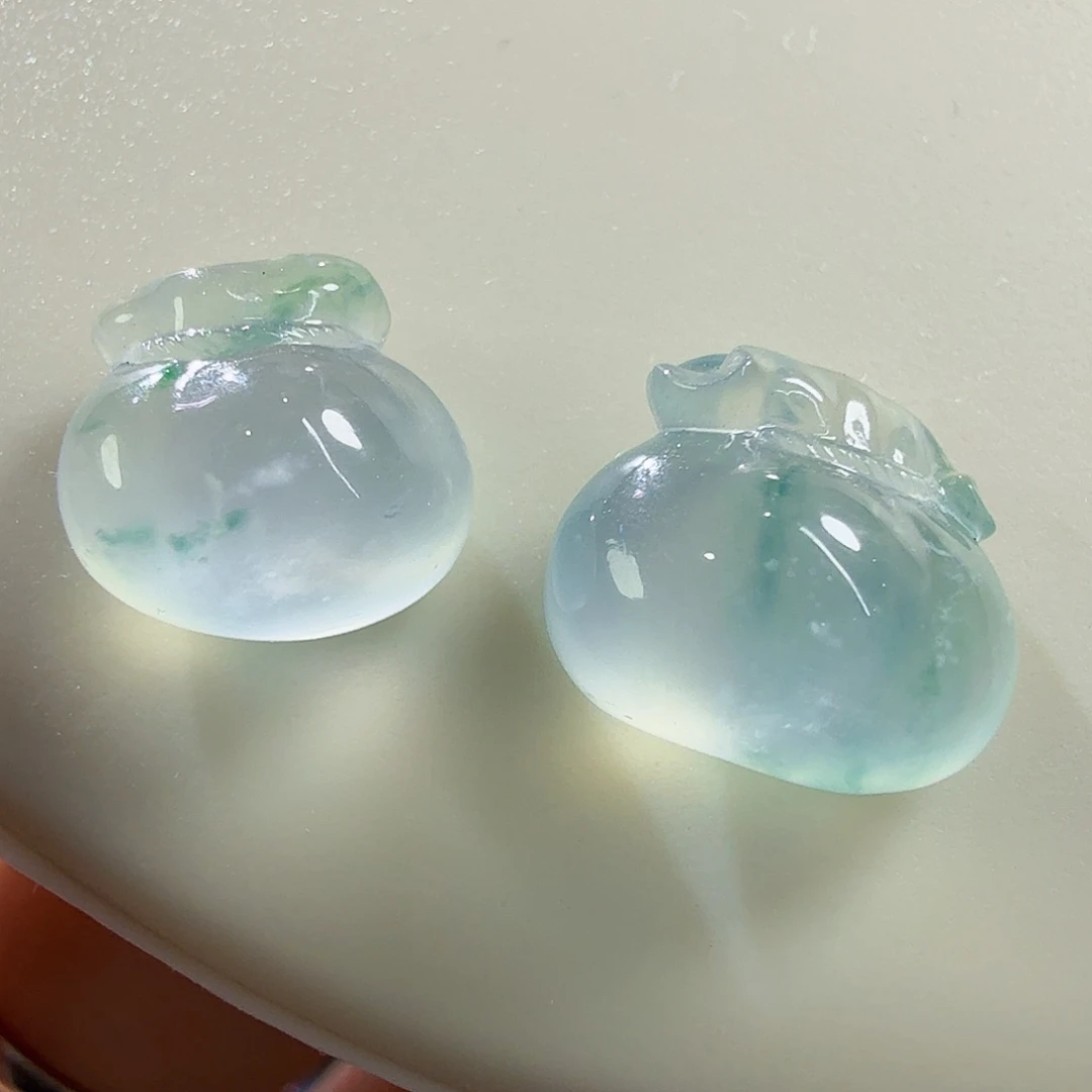 翡翠未镶嵌颈饰福袋