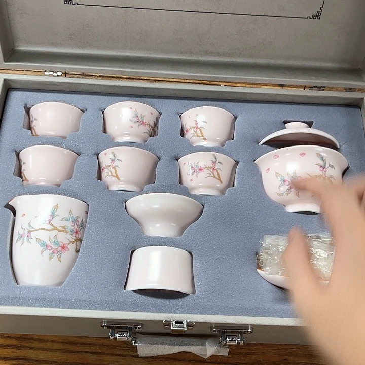 孤品茶具套装等。