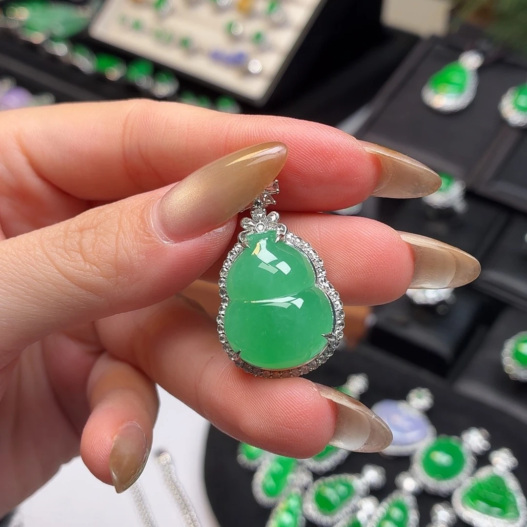 翡翠18K金镶嵌颈饰014葫芦