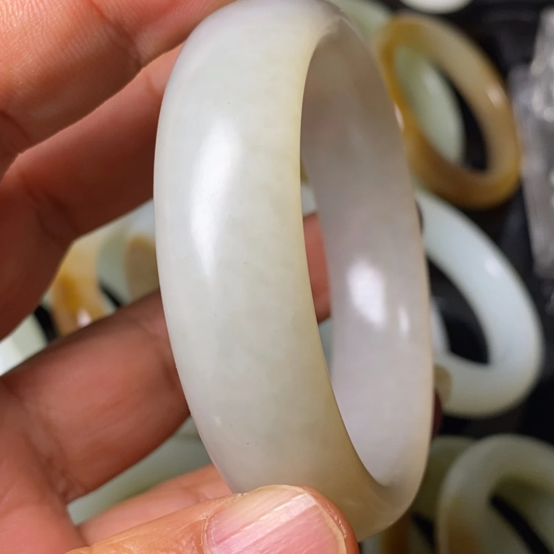 和田玉未镶嵌手镯结构大料子白