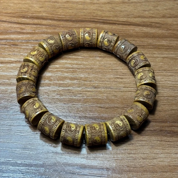 192黄金檀桶珠雕刻