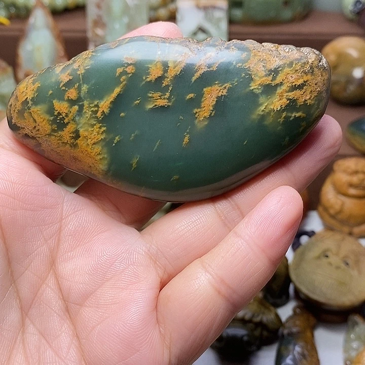 忘***草颈饰未镶嵌岫岩河磨玉（透闪石质玉）
