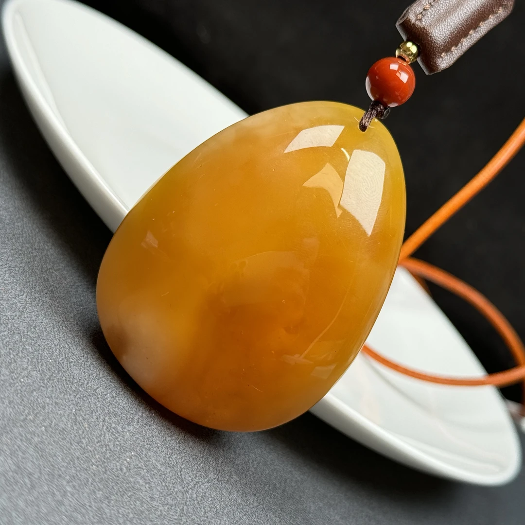 Y2150天然蜜蜡 水滴牌 40*60*20mm 34.42克 80克价