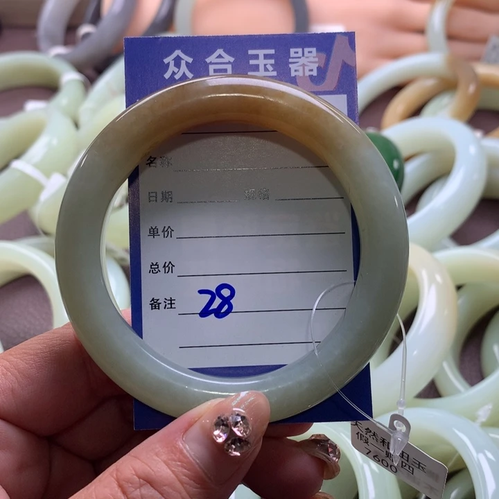 和田玉未镶嵌手镯