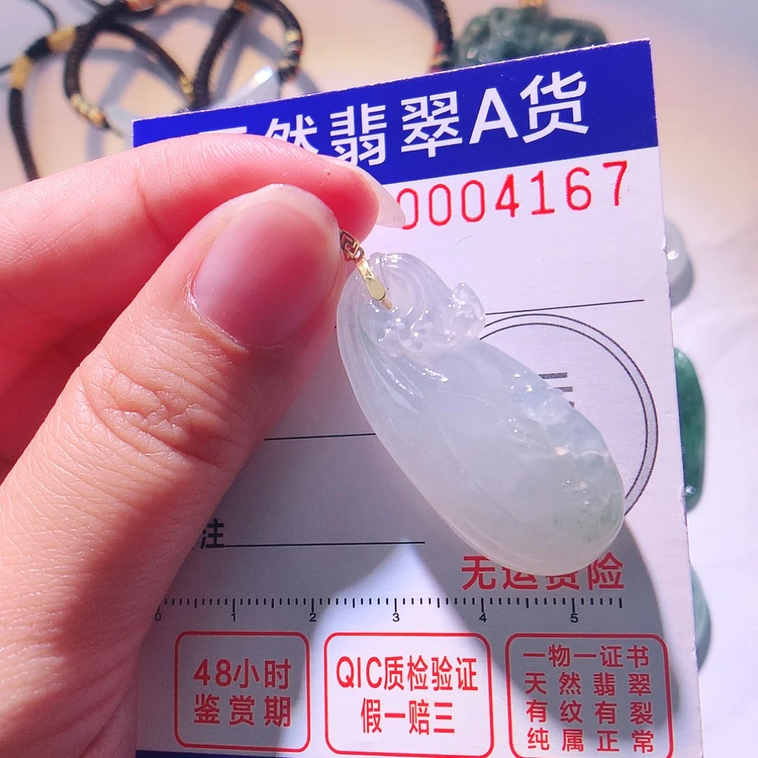 颈饰18K金镶嵌翡翠吊坠