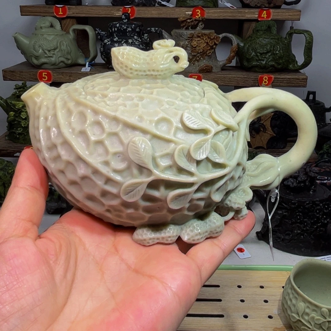 敏***名石材冰碛玉花生壶精品