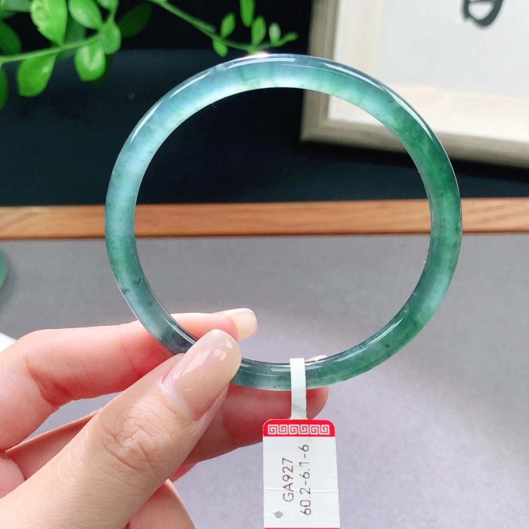 翡翠手镯未镶嵌天然