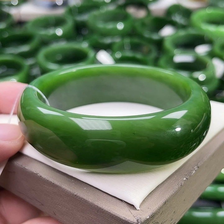 未镶嵌手镯和田玉（碧玉）