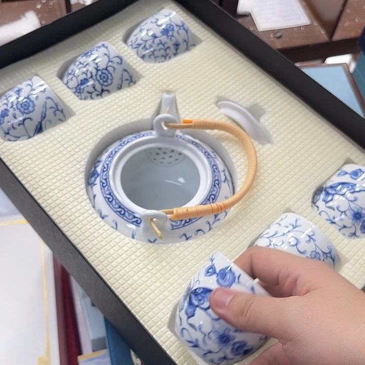 孤品茶具套装等。