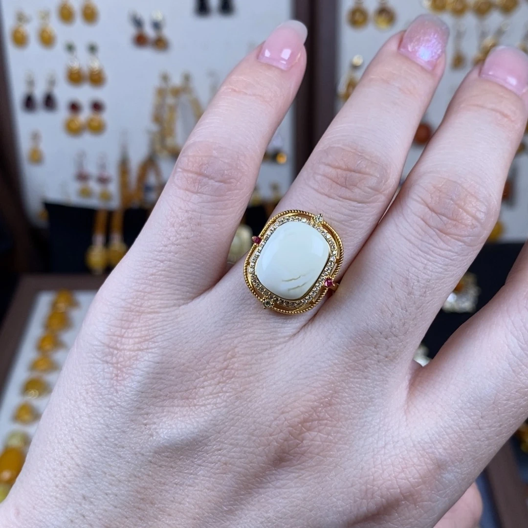 琥珀未镶嵌裸石成品