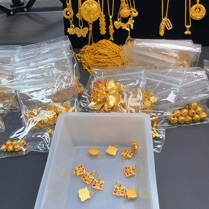 无铜合金珐琅彩醒狮吊坠1个