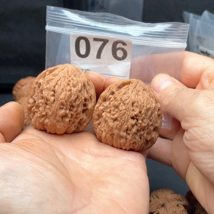 文玩核桃把件南疆凹底有黄可修39