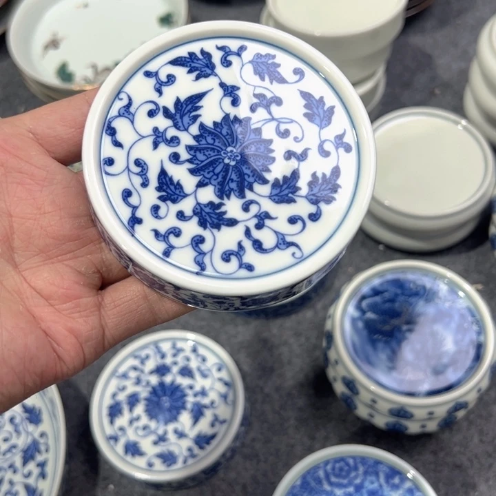 瓷片白青花缠枝莲实心盖置