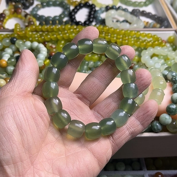 合金蛇纹石玉颈饰