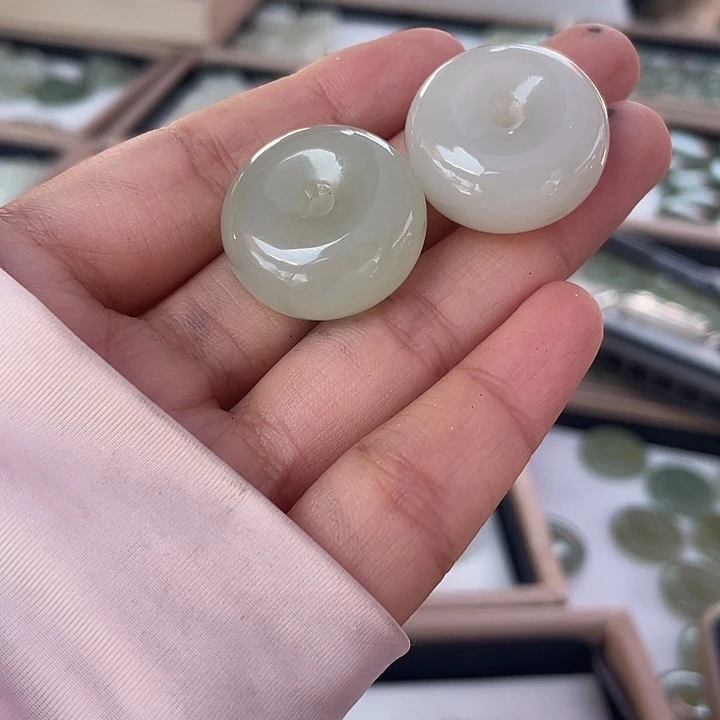 和田玉未镶嵌吊坠(不含链)约35平安扣（木姐）多样性拍一发一