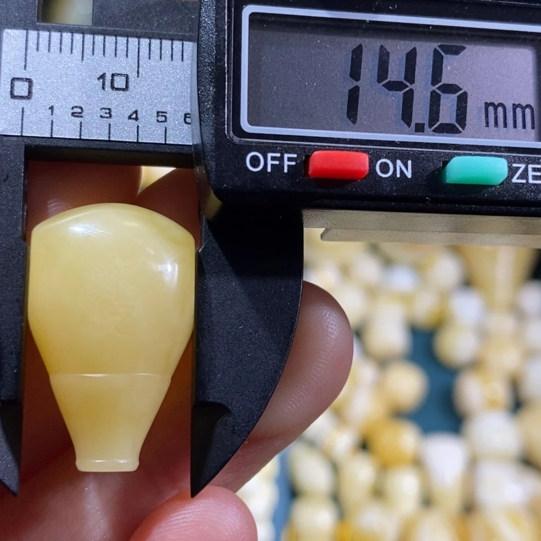 蜜蜡裸石未镶嵌配饰