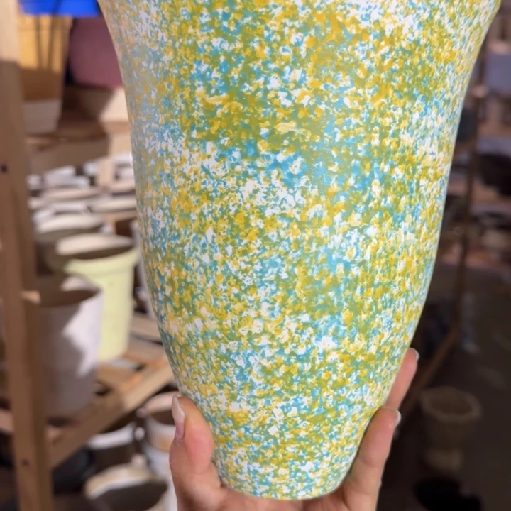 黄绿刷色桌面款盆器