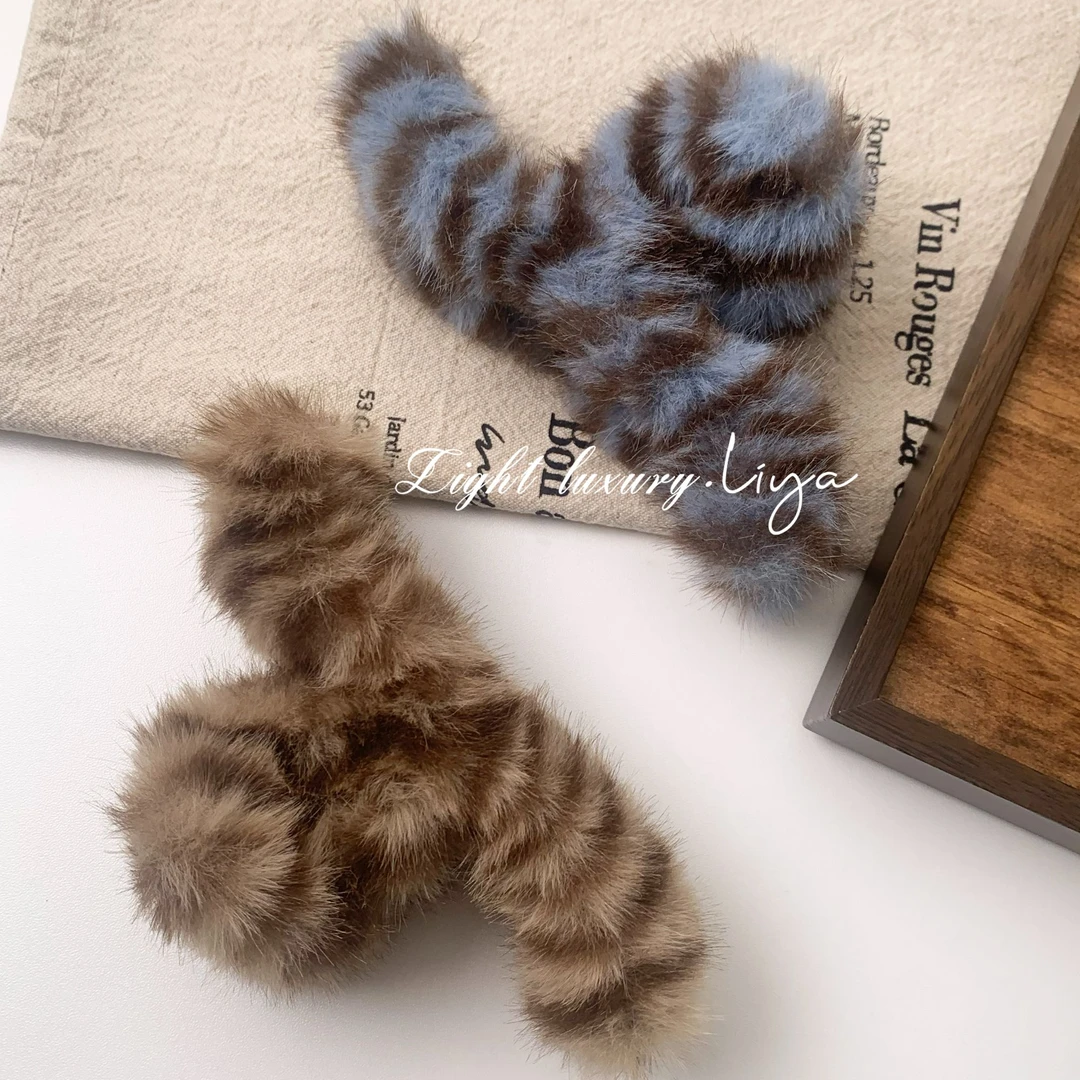 毛绒豹纹抓夹女2025新款秋冬高级感大号后脑勺盘发毛茸茸鲨鱼夹